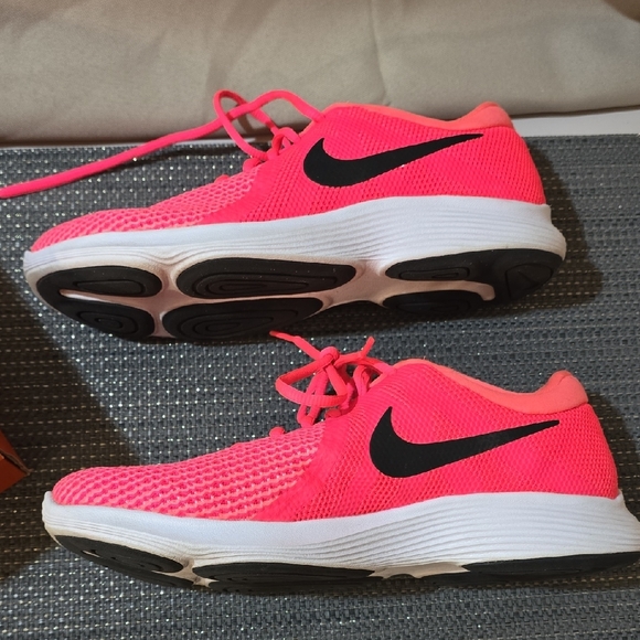 Nike Revolution 4 Running Shoes In Racer Pink. - Picture 5 of 7